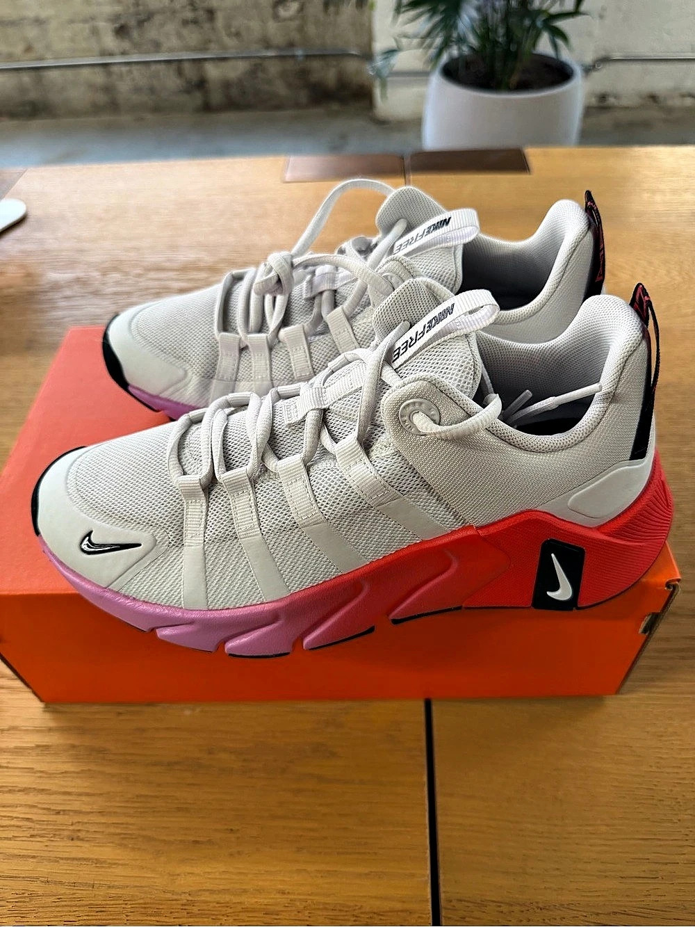 Nike Free Metcon 7 Athletic Shoes White & Red US 6.5 Like New